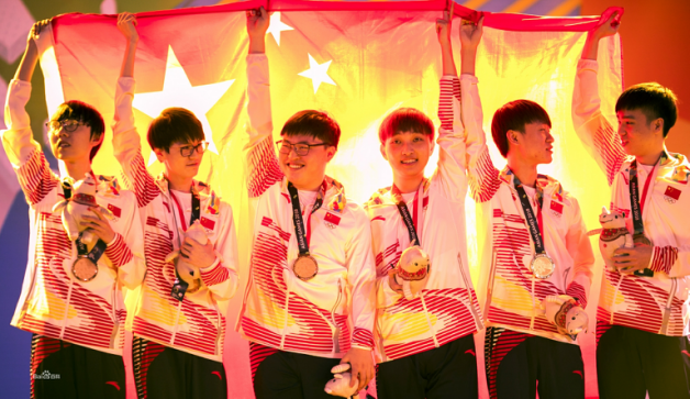 为什么品牌们愿意选择“退役的Uzi”？