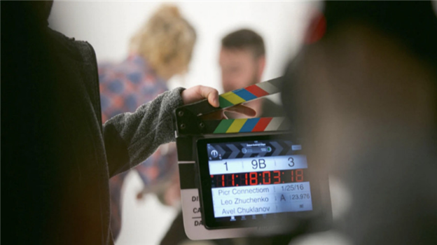 增收不增利，背靠刘诗诗、赵丽颖的稻草熊娱乐如何突围“定制