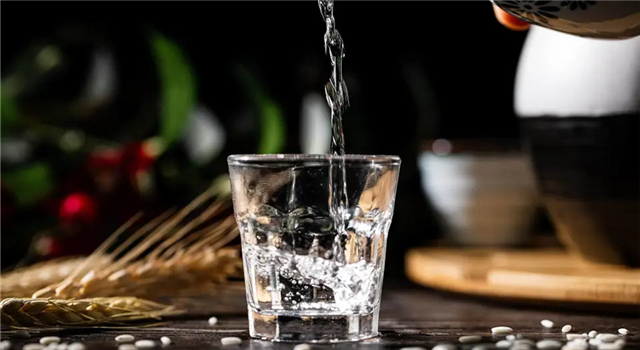 口子窖：被多个指数剔除，业绩断崖式下滑深陷泥潭！