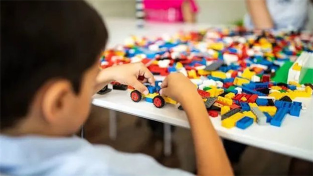 比茅台还贵、比黄金保值，谁成就了乐高神话？