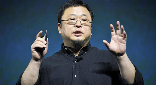 投资人炮轰罗永浩：跪舔美元基金，作死锤子手机！