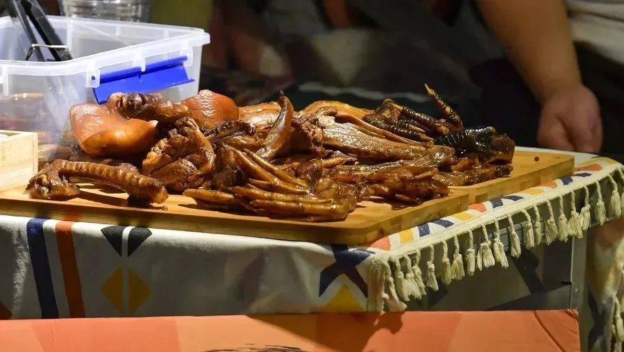 净利润暴跌，卤味三巨头都卖不动！网友：再也不当冤大头…