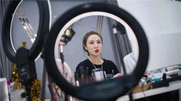 直播电商的阶层固化：带货600亿元的超级主播、越来越远的追赶者