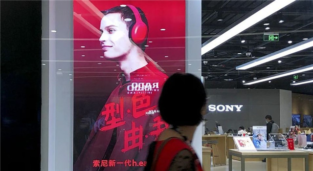 <b>越来越社恐的年轻人，靠降噪耳机续命</b>