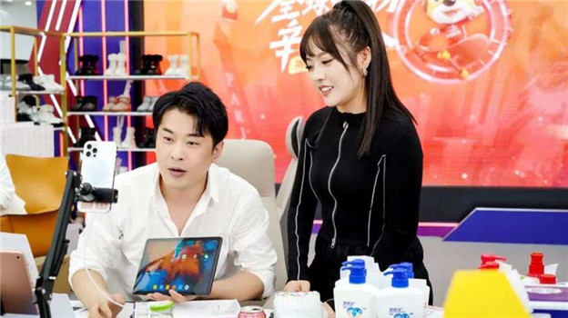 辛选内斗：新式家族企业的一次现代性冲撞