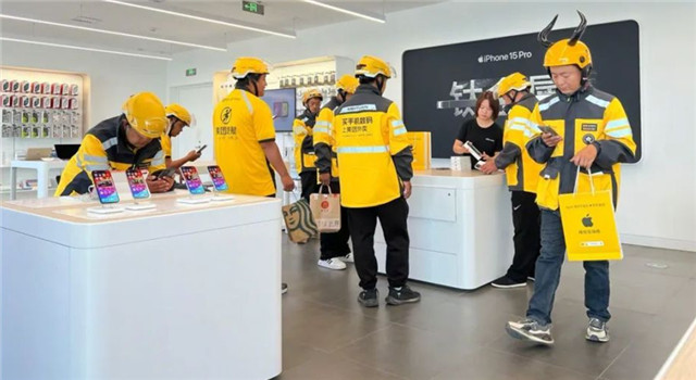 时隔六年，王兴再“动刀”