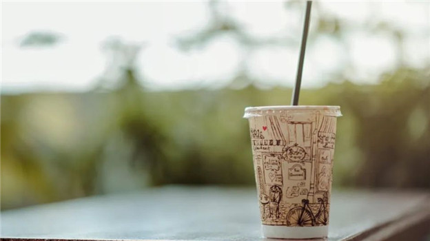 茶颜悦色栽树，霸王茶姬乘凉